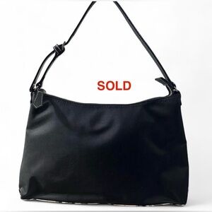 BURBERRY shoulder bag.